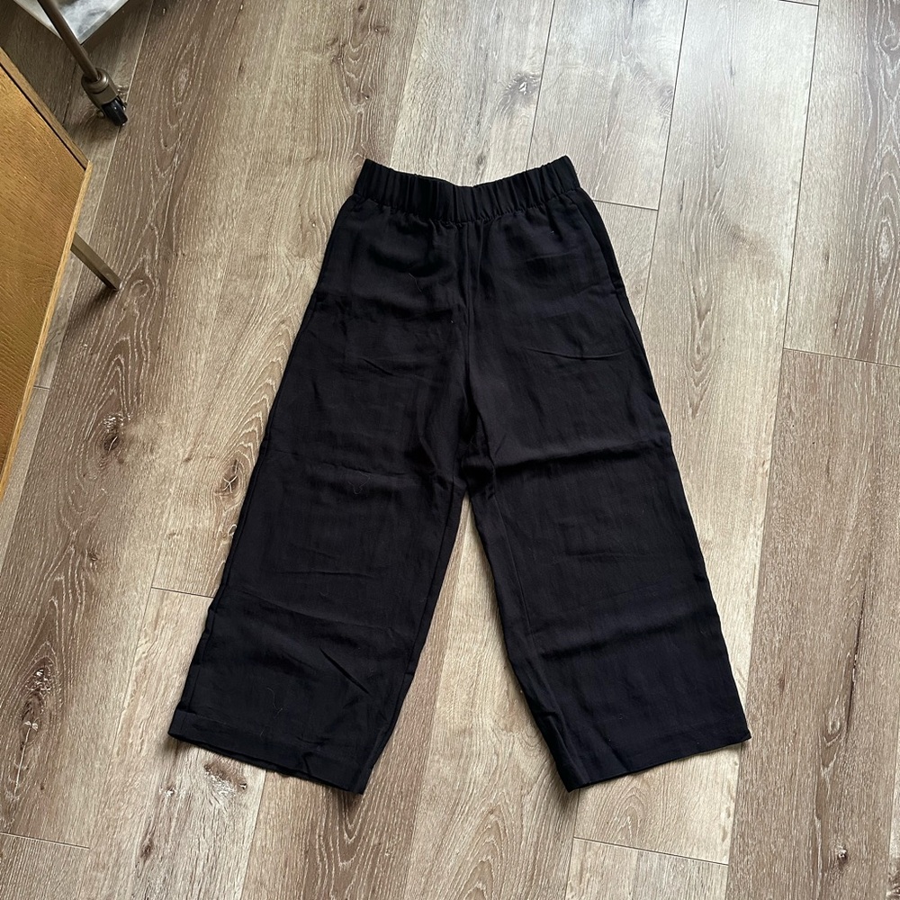 H&M Black Ankle Cropped Pants Relaxed Fit